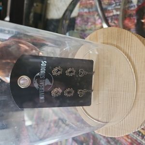 1 set of 3 earrings ✨️ 😍 💖